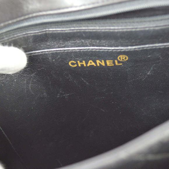 CHANEL Black Lambskin Shoulder Bag 56377 - Picture 10 of 11